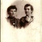 (DeVINNY) Aunt Jennie and Mollie handwritten on back of