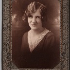 (DeVINNY) Verna Viola DeVinny
