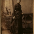 Lizie handwritten on back of Picture taken at Aufrecht Photo